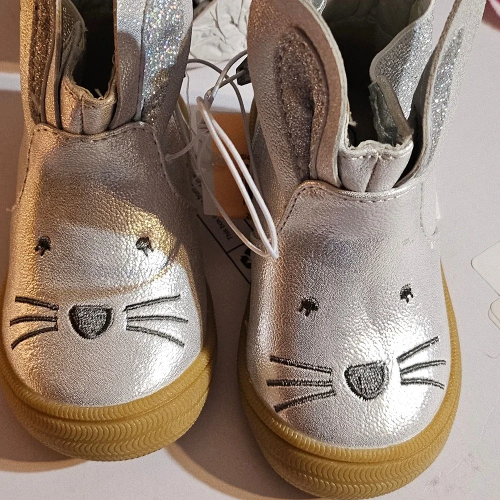 Kids Silver‎ Bunny Rabbit Boots Size 4 with Zipper Side Glitter Accents